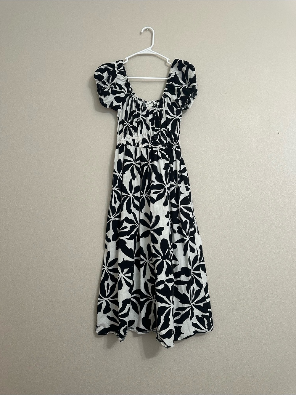 H&M Black & White Floral Puff-Sleeve Midi Dress